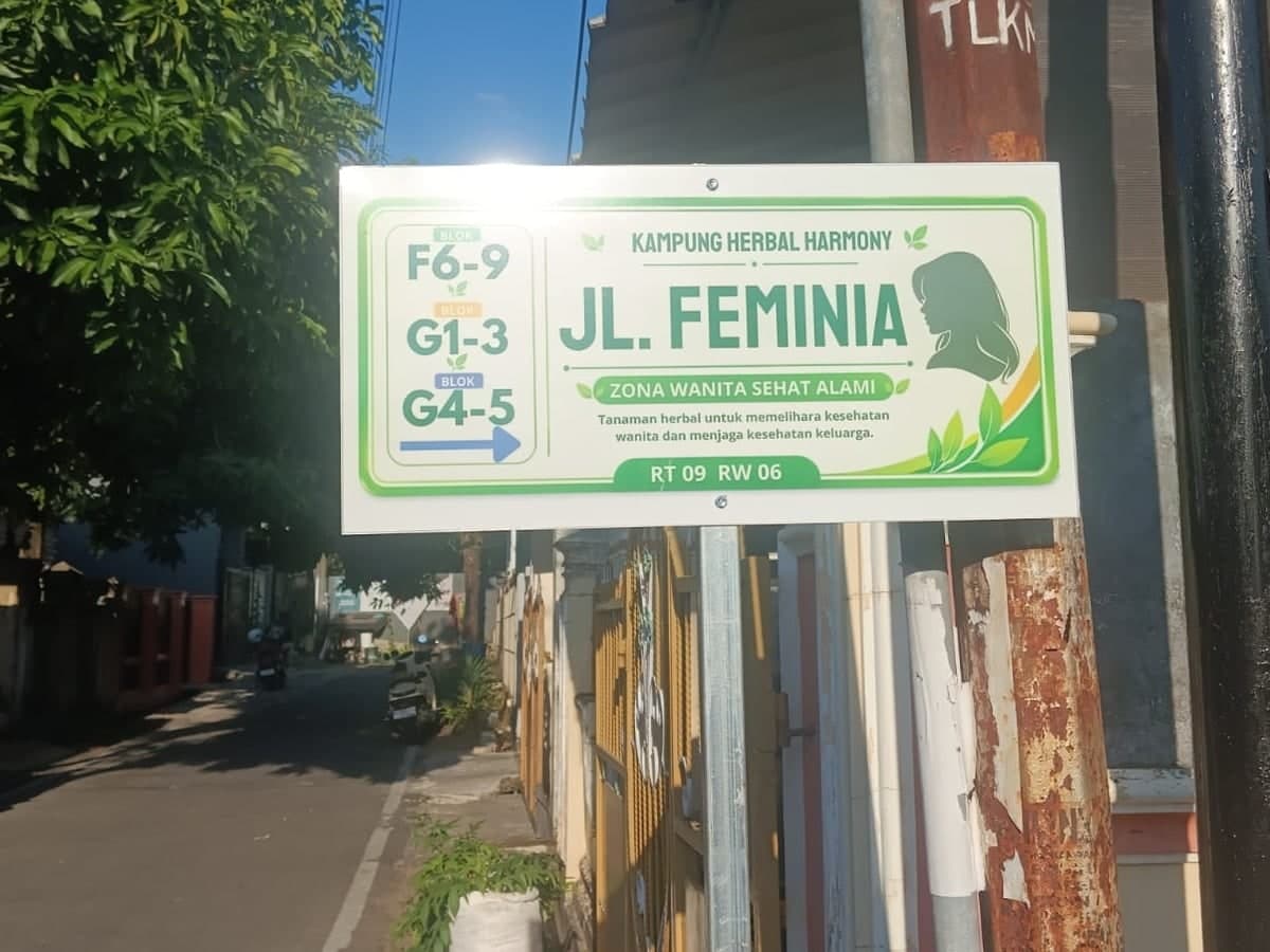 Papan tanaman di Jl. Feminia