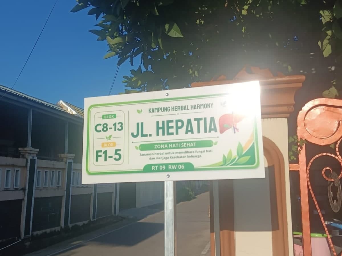 Papan tanaman di Jl. Hepatia